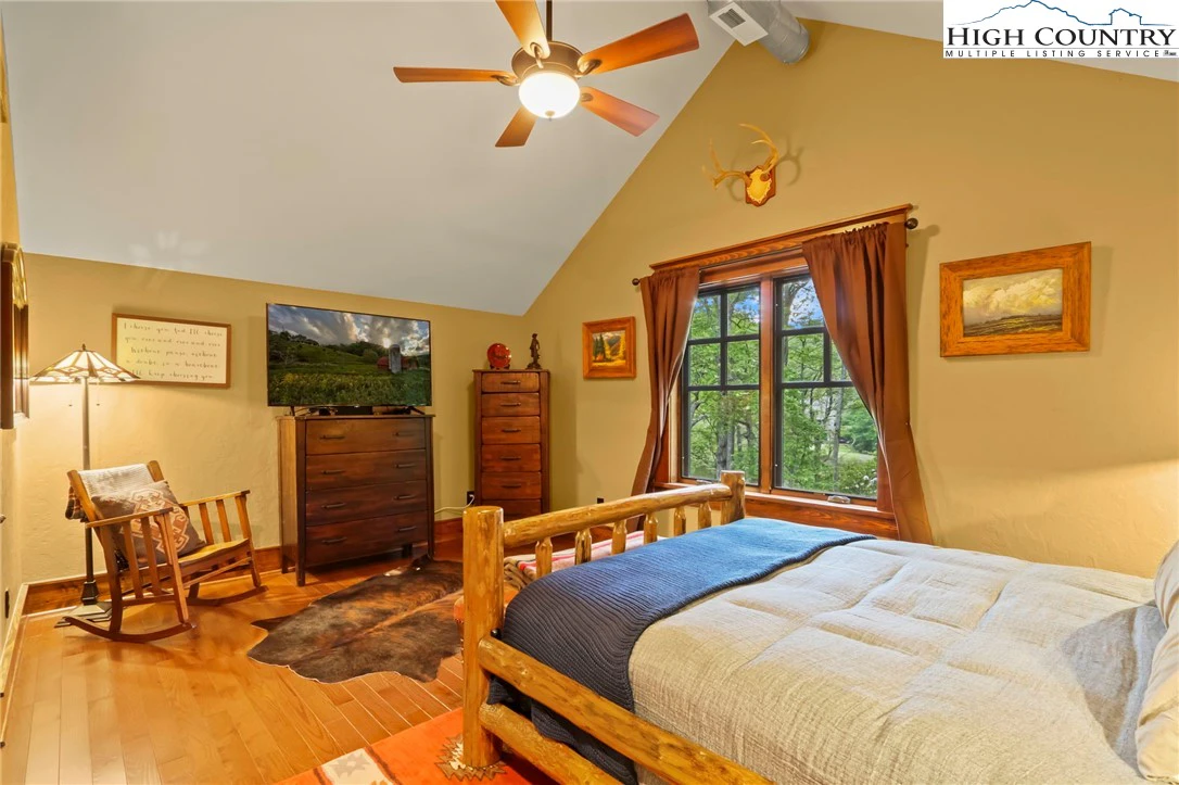 Image number 11 for the current listing