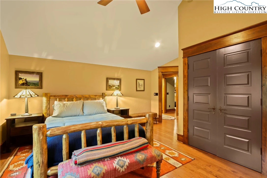 Image number 13 for the current listing