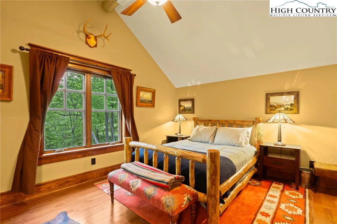 Image number 2 for the current listing