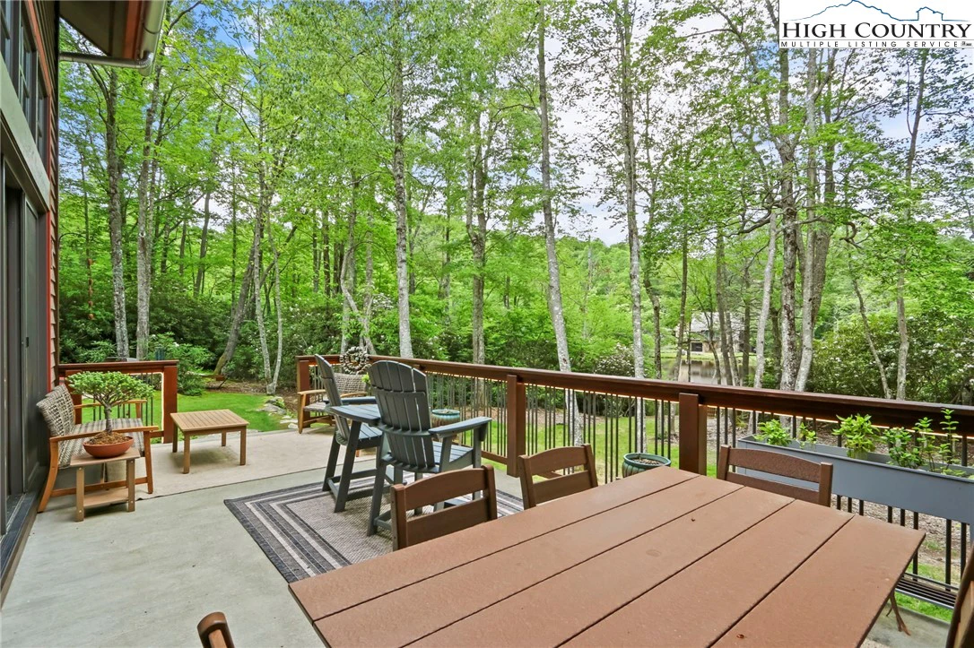 Image number 19 for the current listing