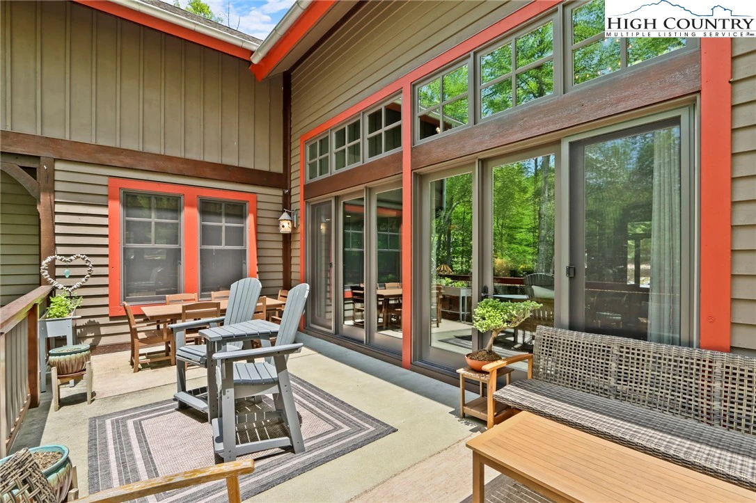 Image number 21 for the current listing