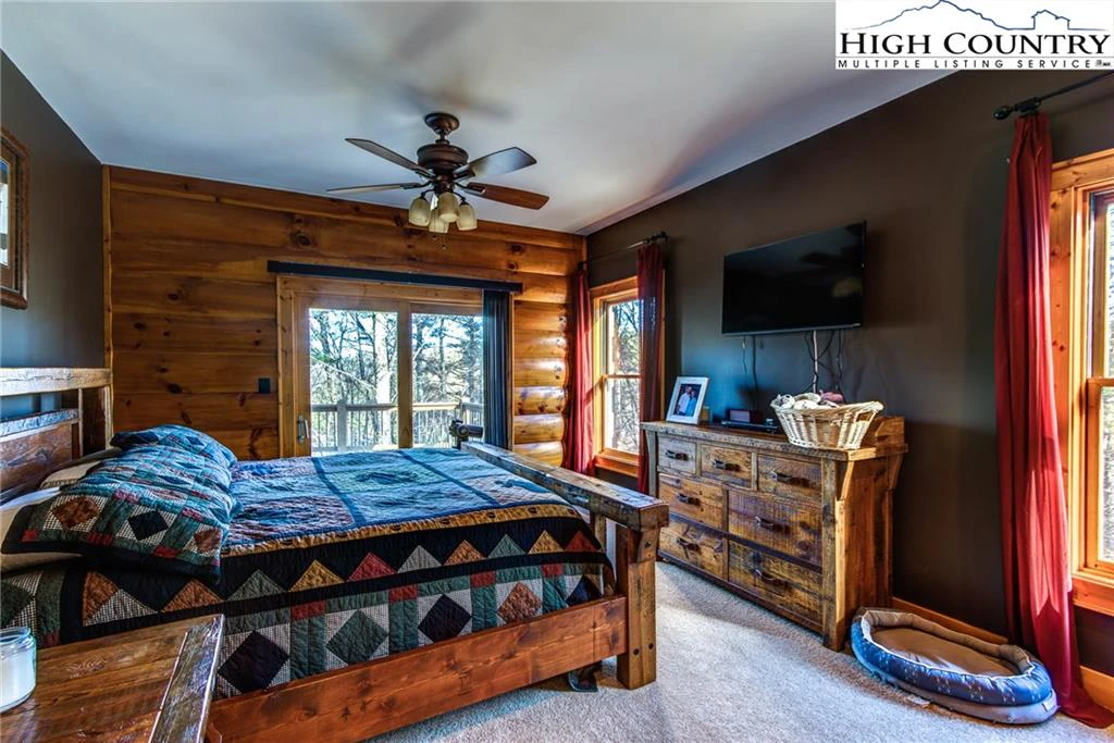 Image number 4 for the current listing