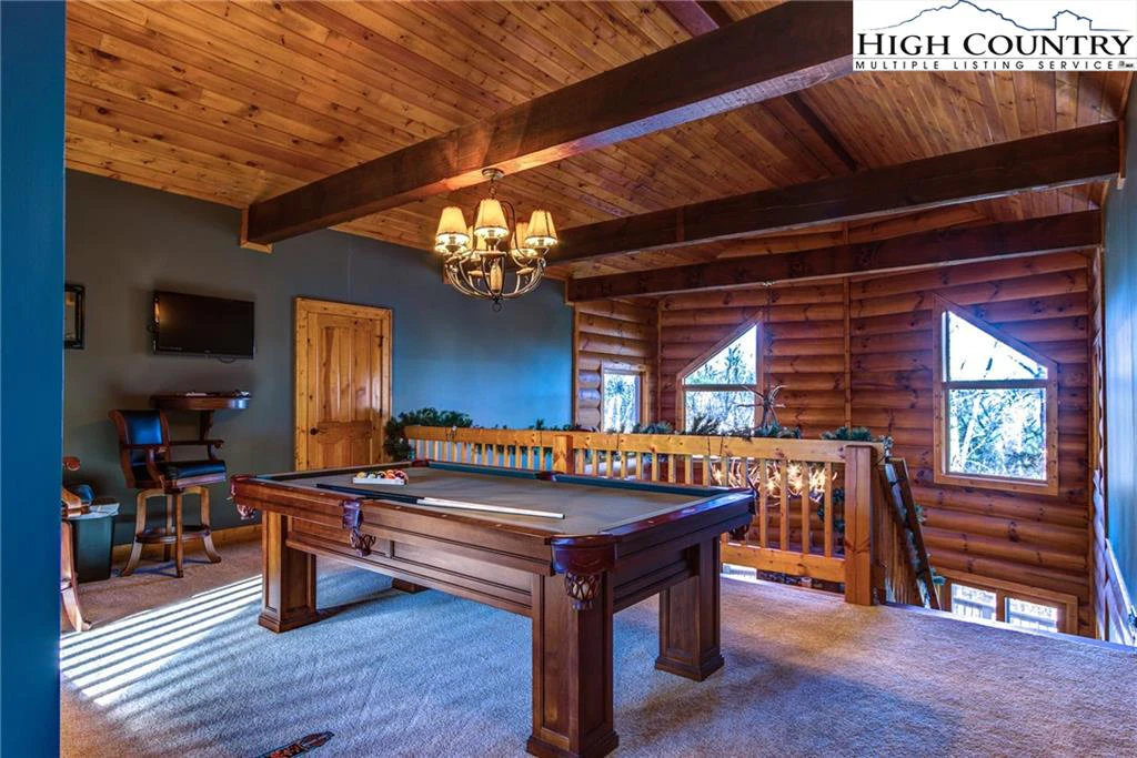 Image number 14 for the current listing