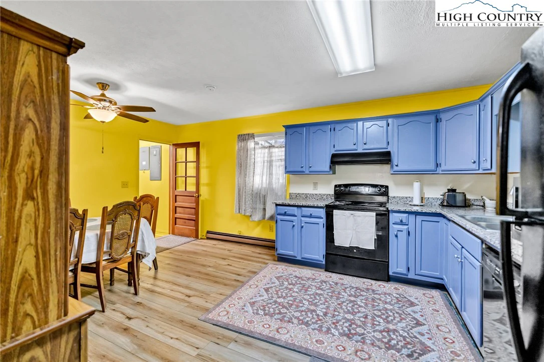 Image number 11 for the current listing