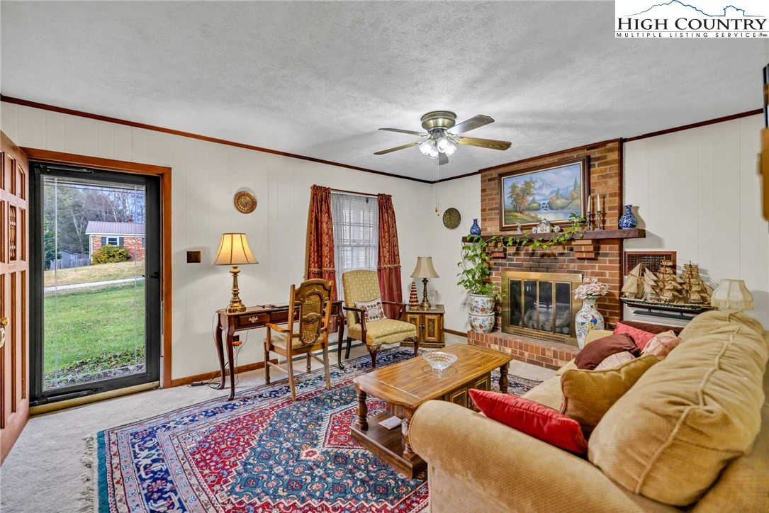 Image number 21 for the current listing