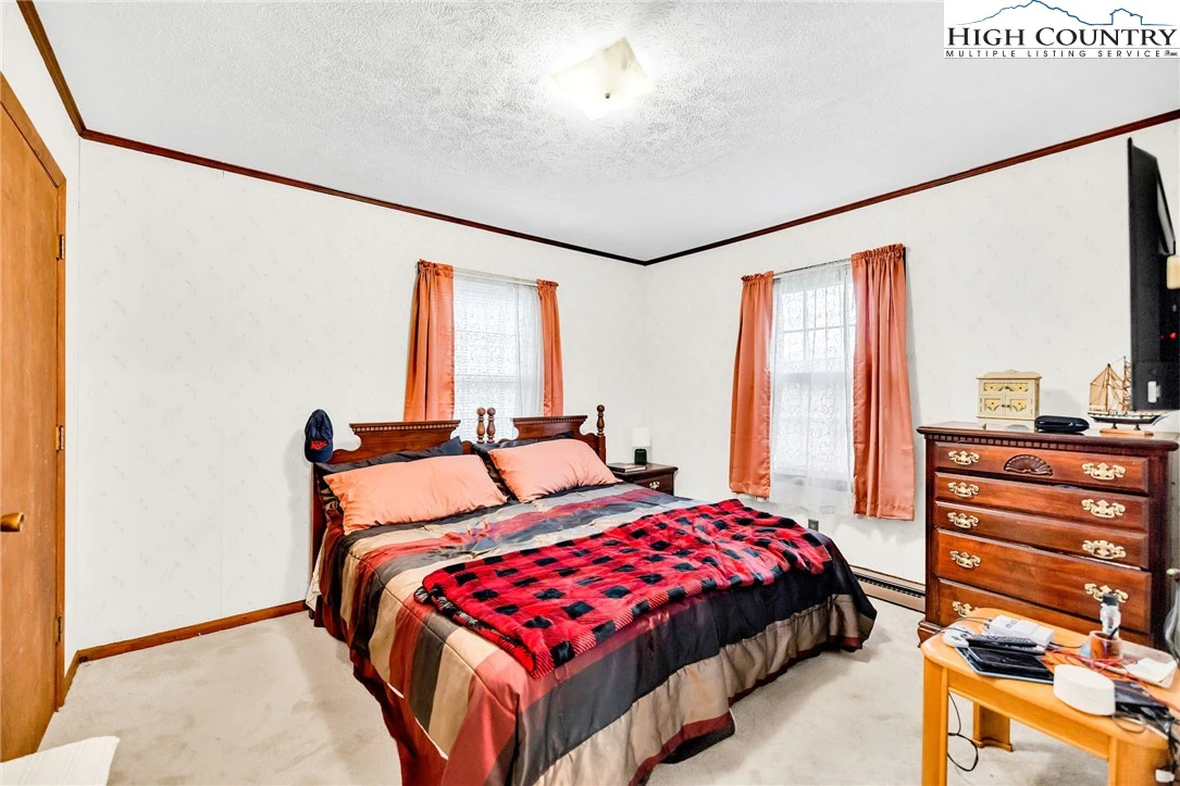 Image number 12 for the current listing