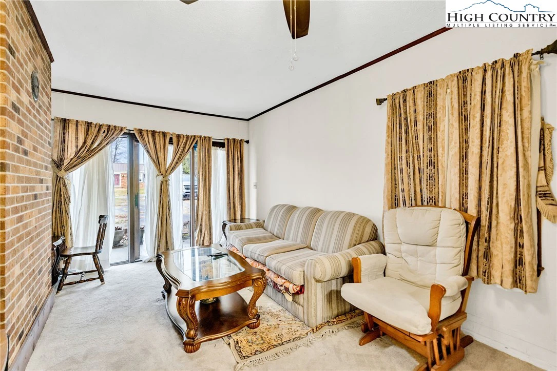 Image number 5 for the current listing