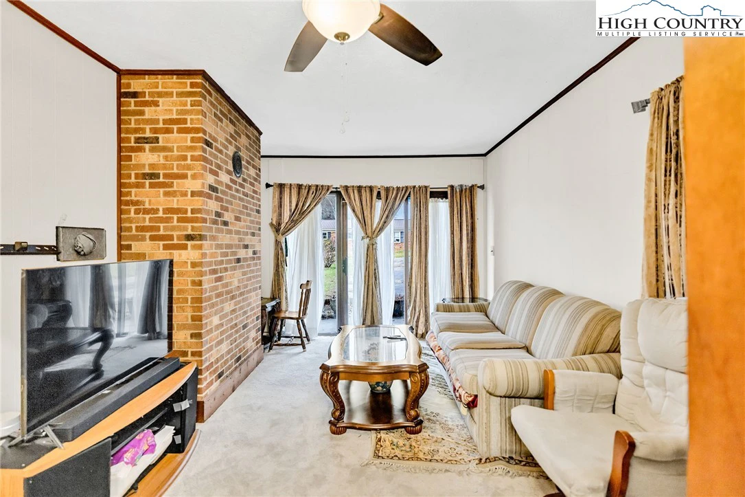 Image number 4 for the current listing