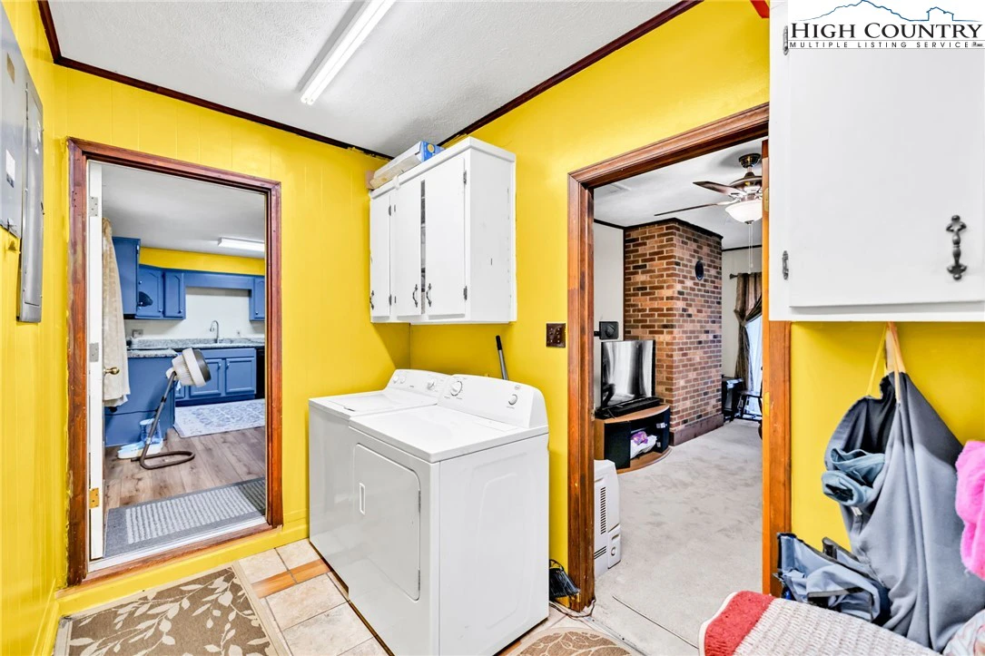 Image number 3 for the current listing