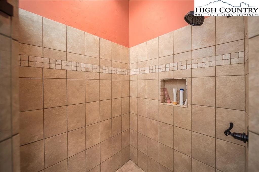 Image number 2 for the current listing