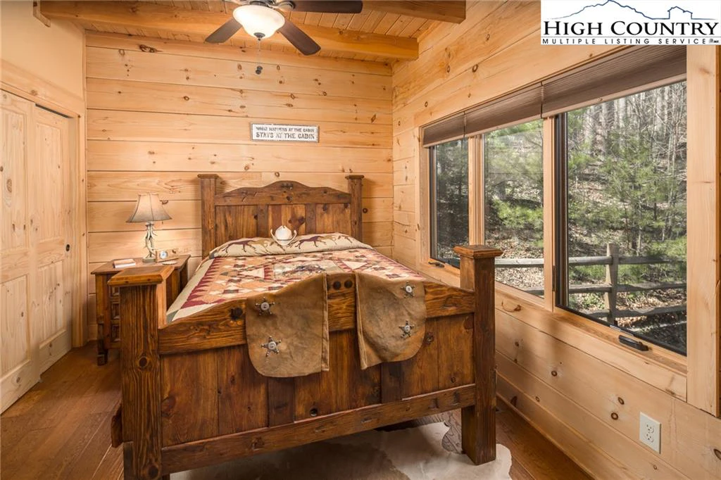 Image number 13 for the current listing