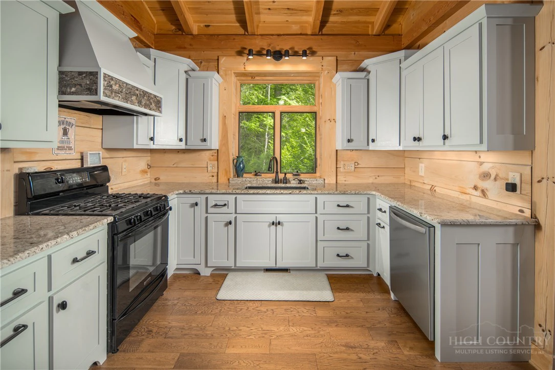 Image number 5 for the current listing