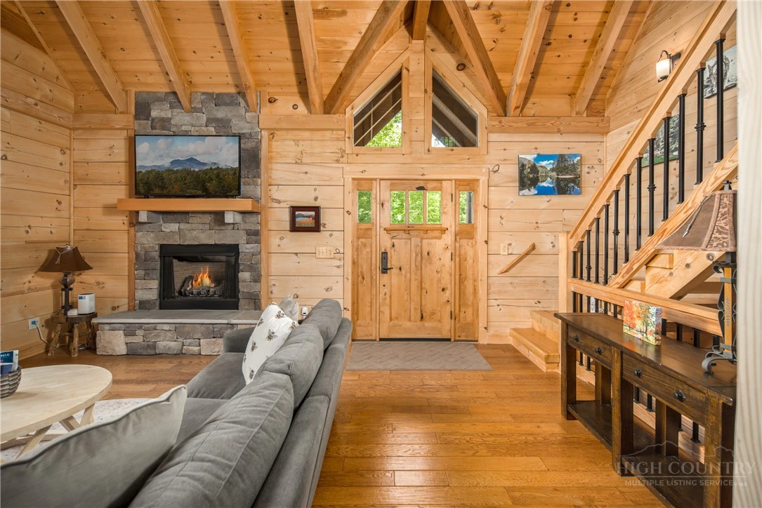 Image number 4 for the current listing