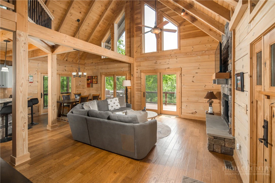 Image number 11 for the current listing