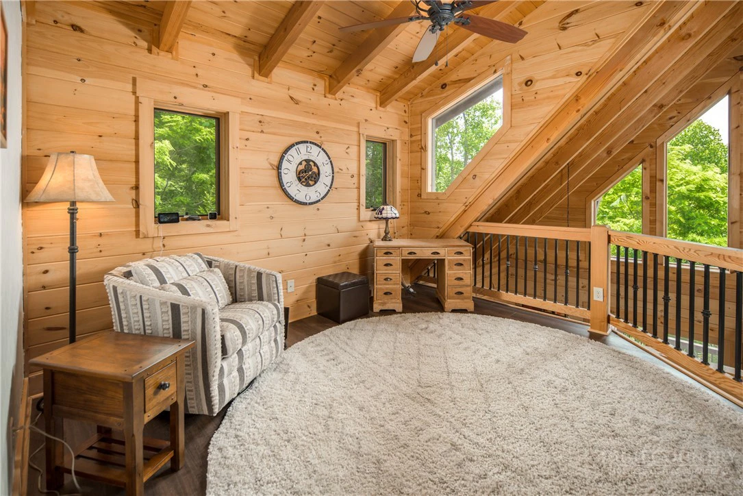 Image number 21 for the current listing
