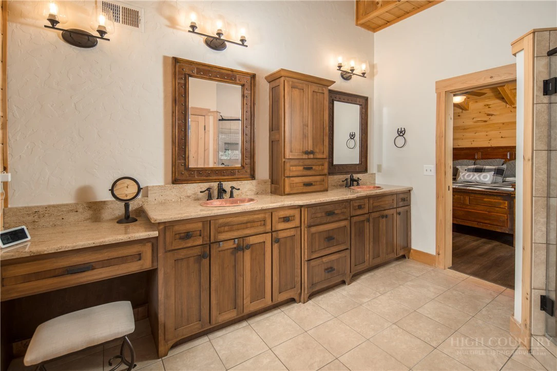 Image number 7 for the current listing