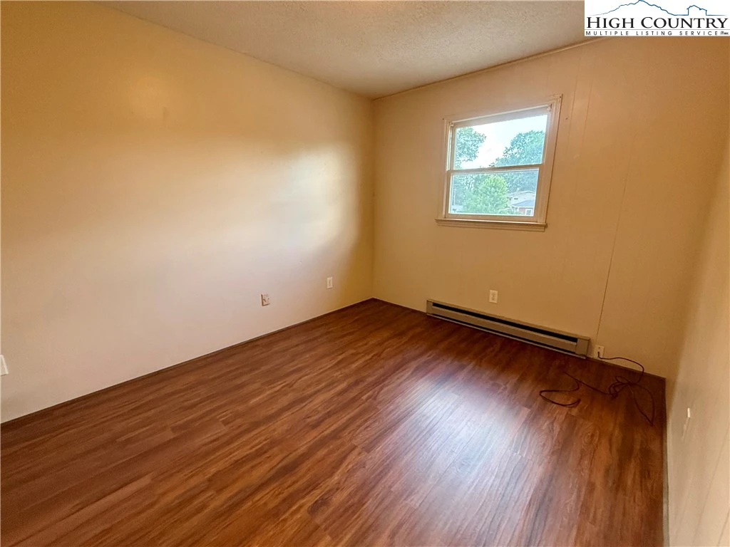 Image number 2 for the current listing