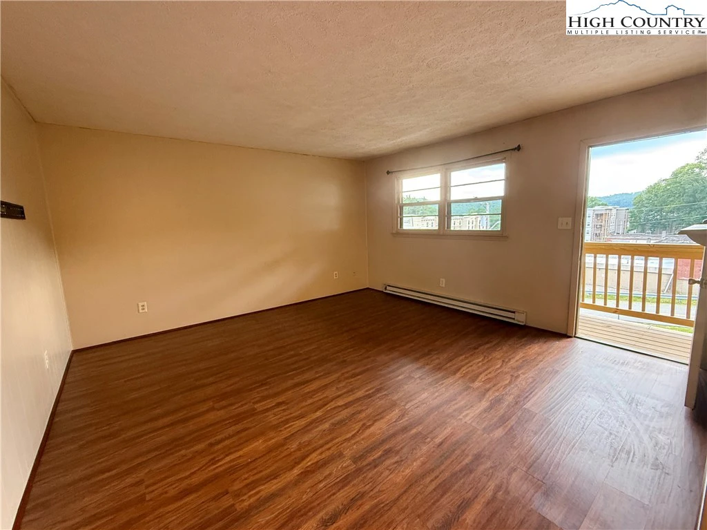 Image number 7 for the current listing