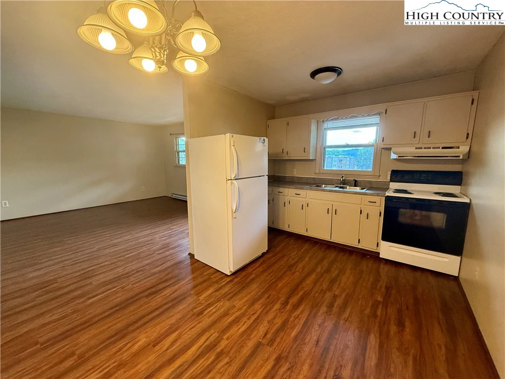 Image number 6 for the current listing