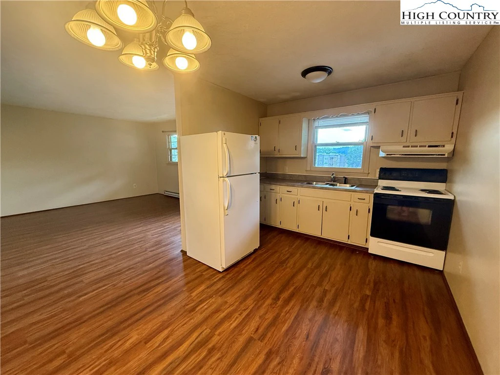 Image number 5 for the current listing