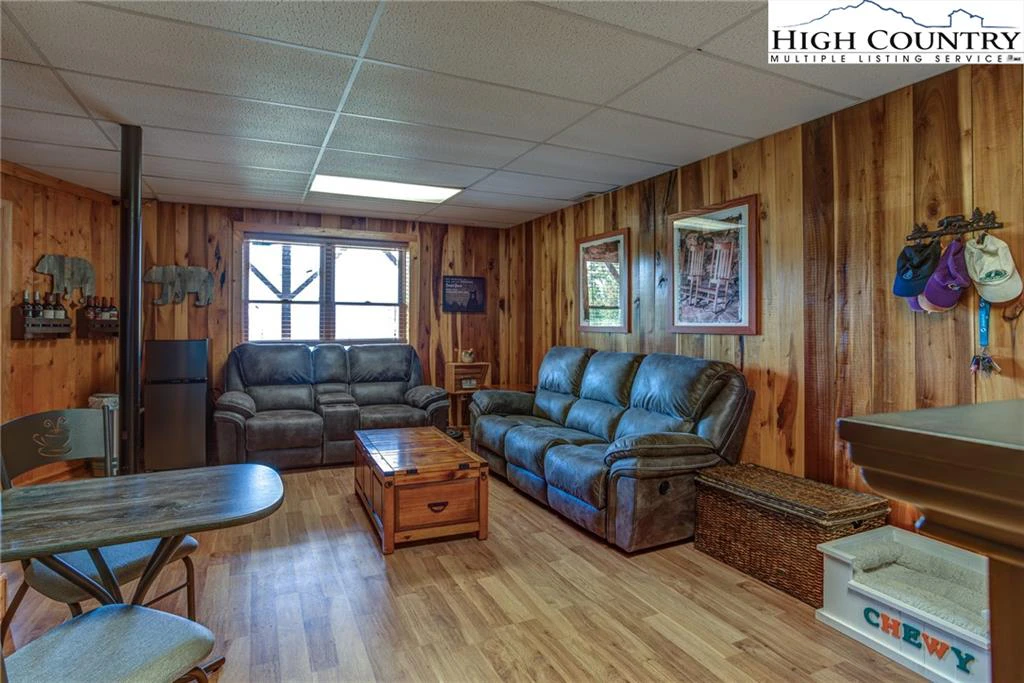Image number 13 for the current listing