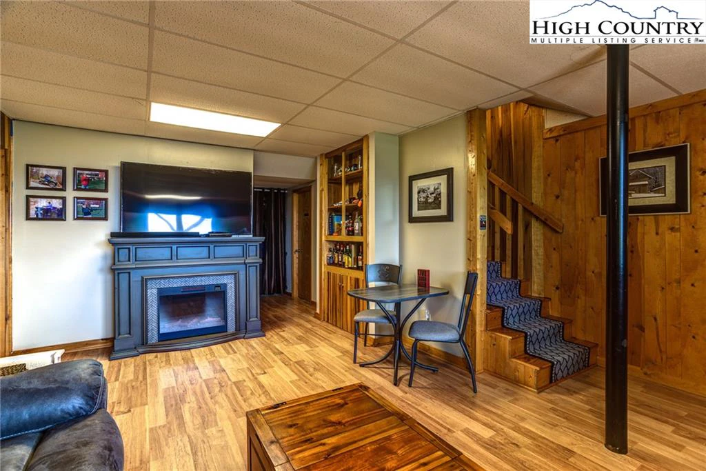 Image number 3 for the current listing