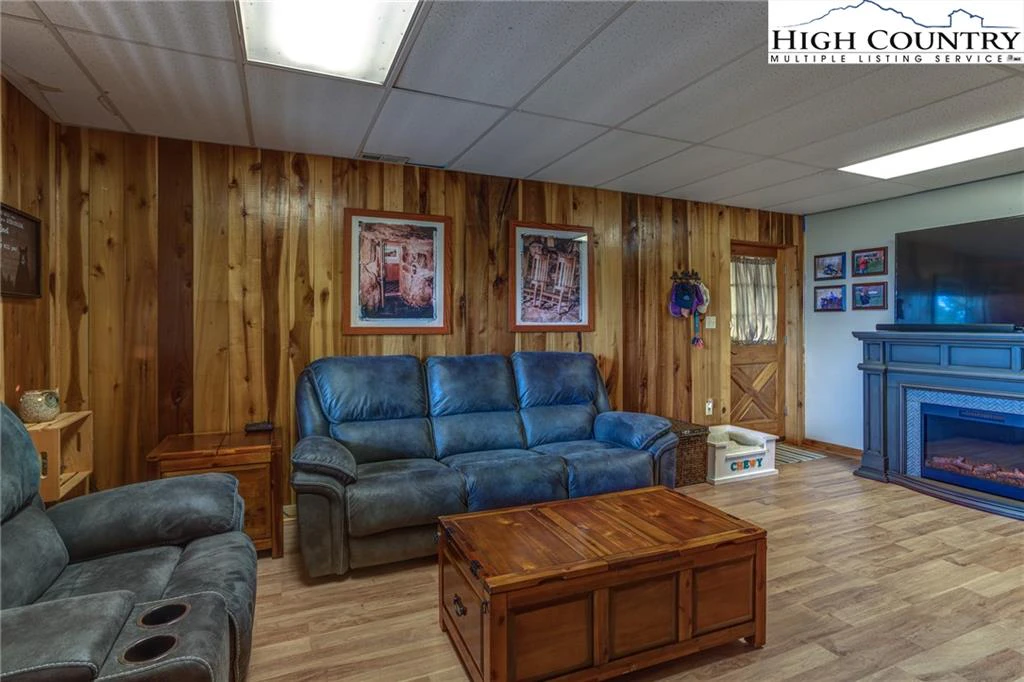 Image number 6 for the current listing
