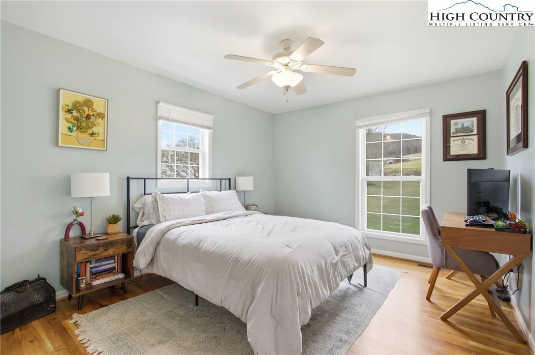 Image number 15 for the current listing