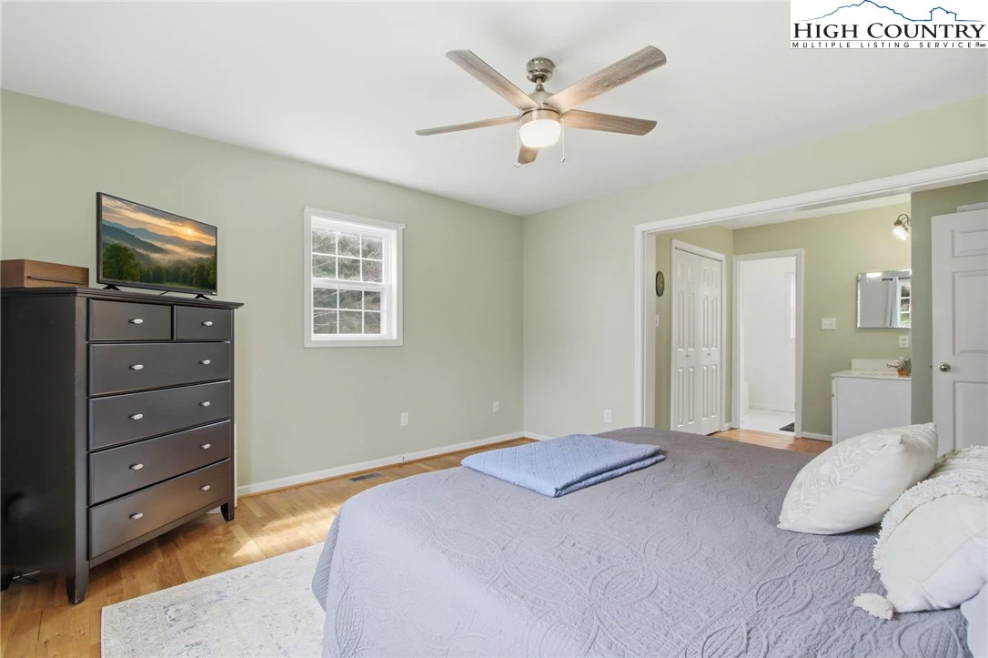 Image number 10 for the current listing