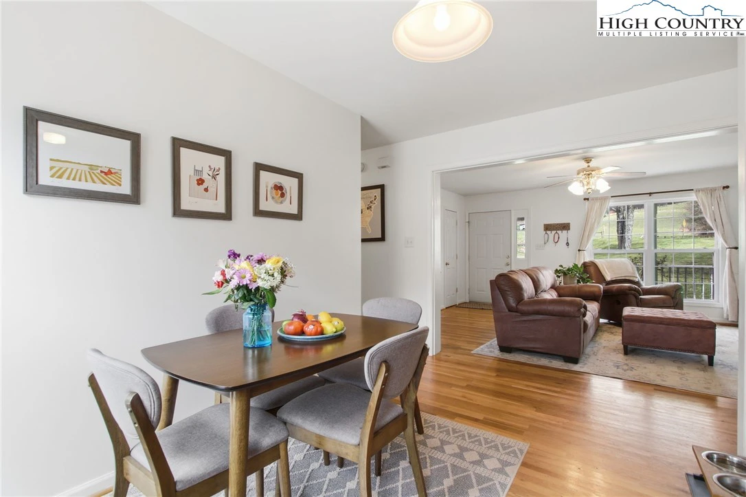 Image number 3 for the current listing