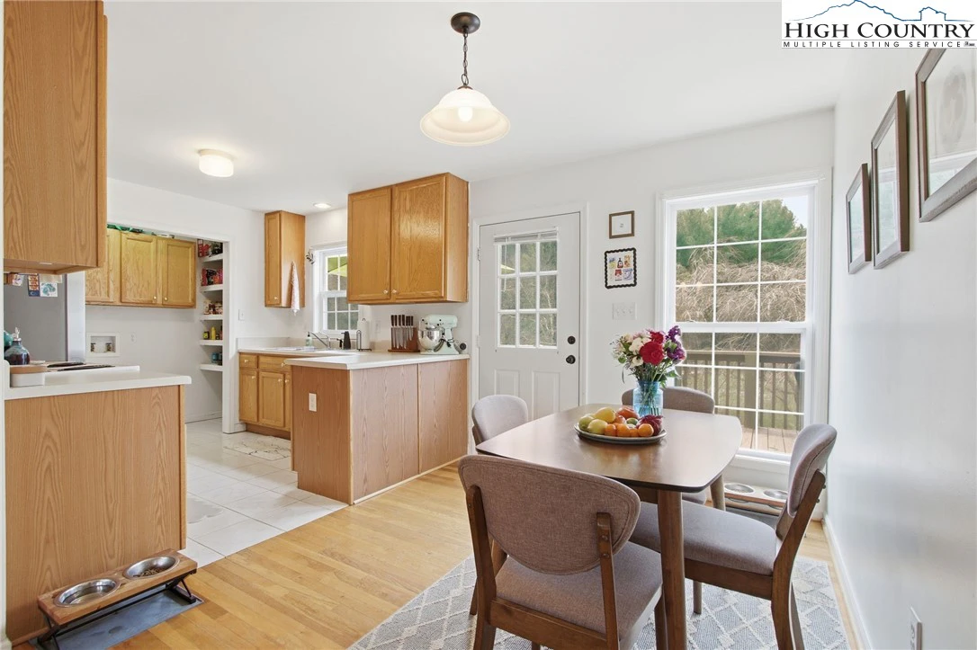 Image number 4 for the current listing
