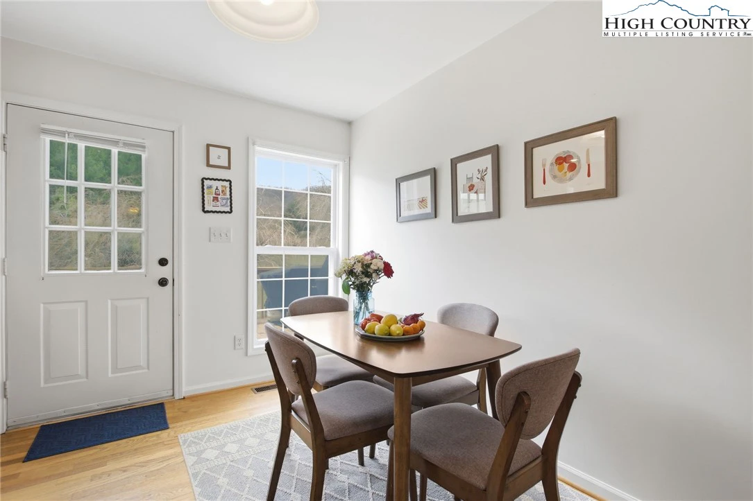 Image number 5 for the current listing