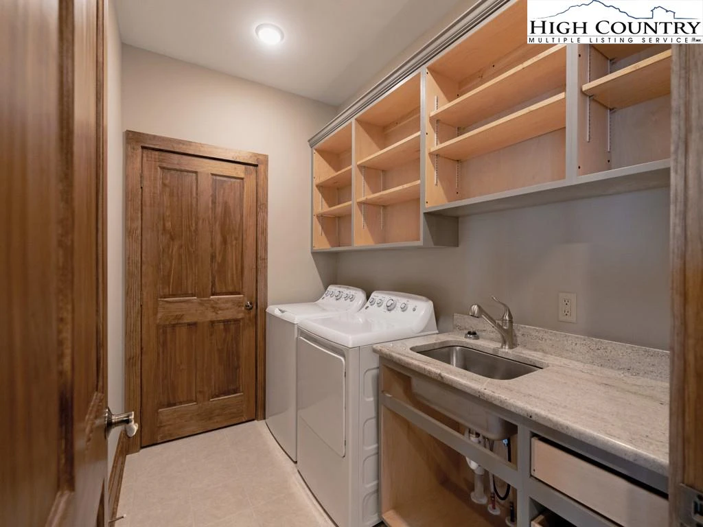 Image number 7 for the current listing