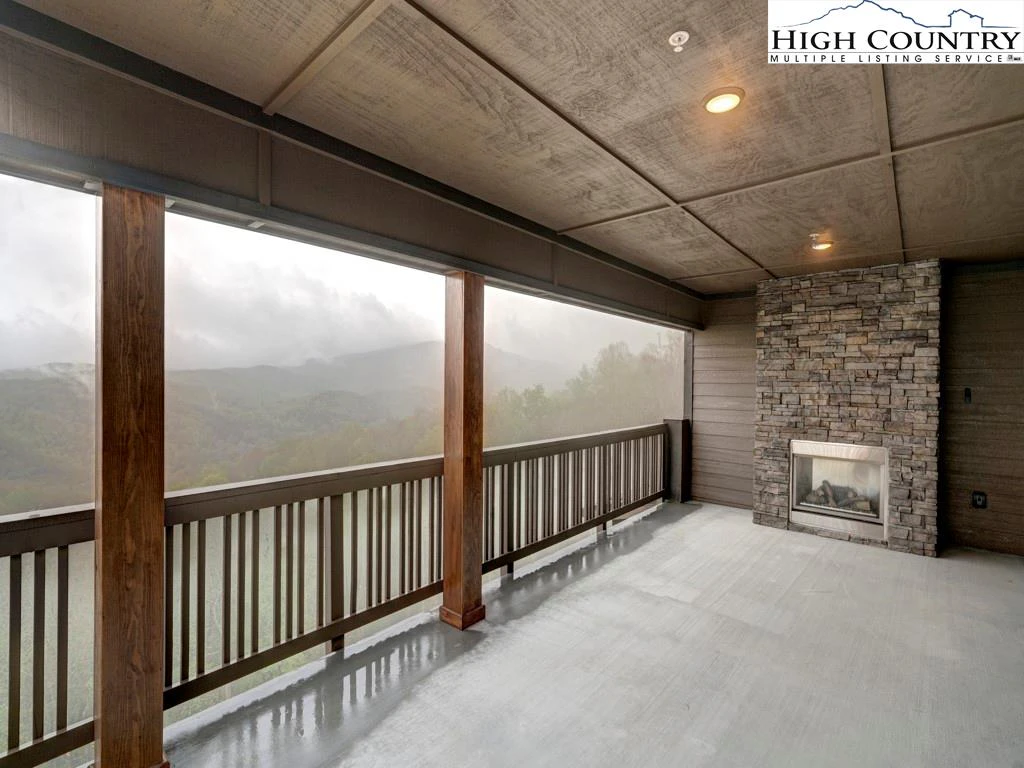 Image number 9 for the current listing