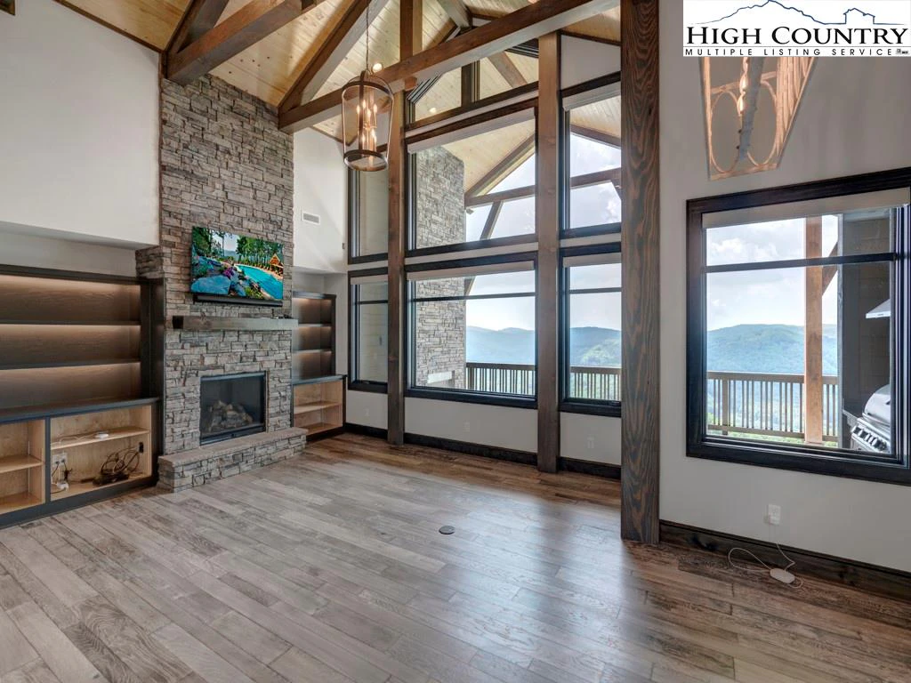 Image number 4 for the current listing