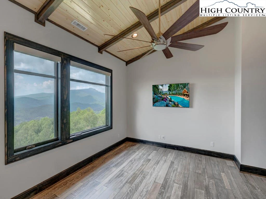 Image number 5 for the current listing