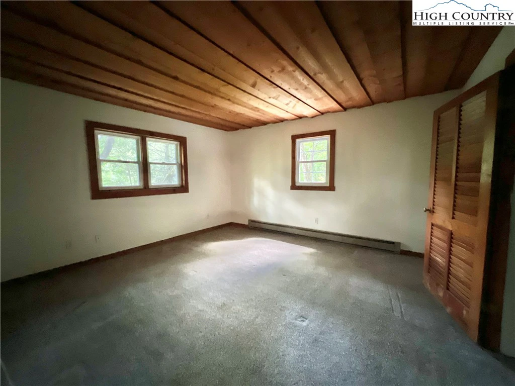 Image number 12 for the current listing