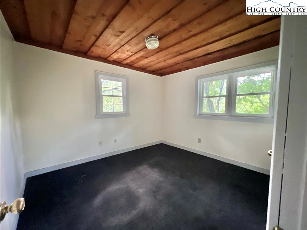 Image number 14 for the current listing