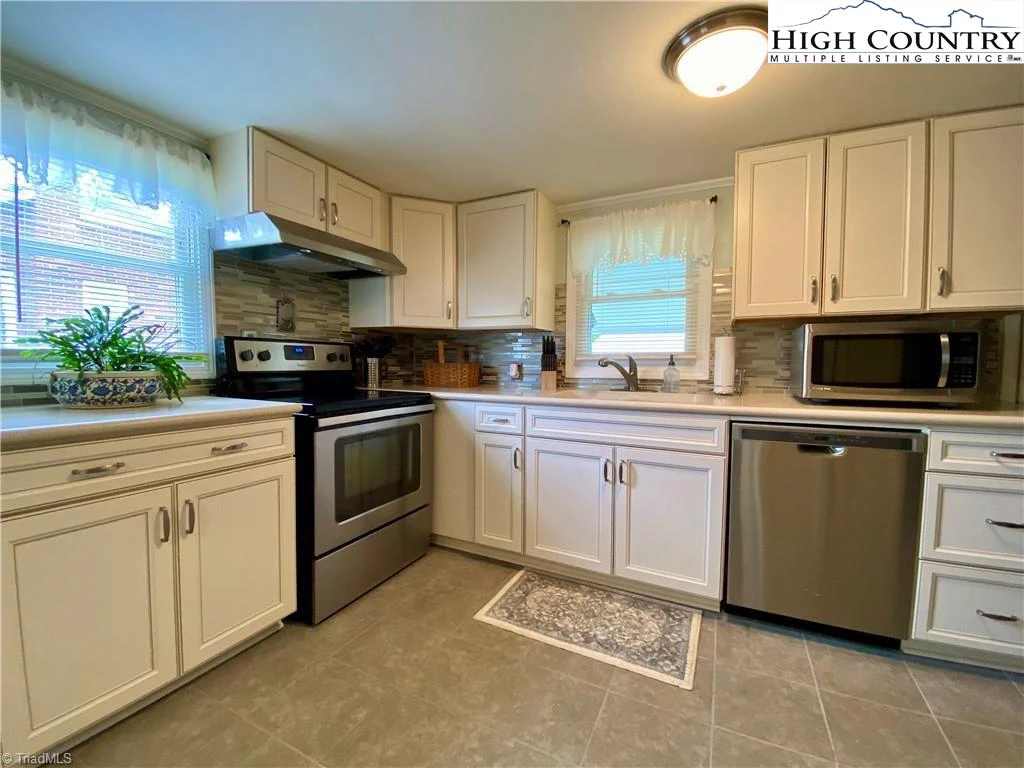 Image number 12 for the current listing