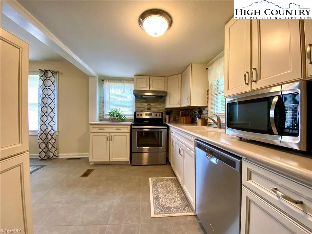 Image number 11 for the current listing