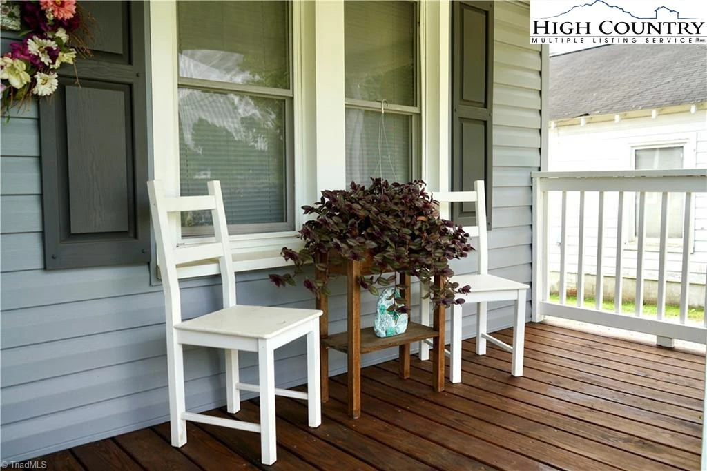 Image number 3 for the current listing