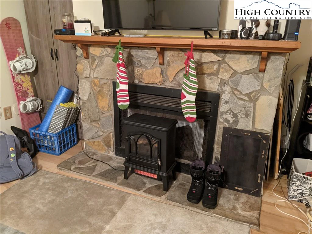 Image number 5 for the current listing