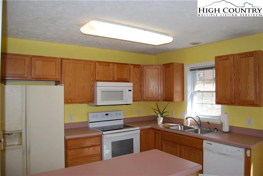 Image number 20 for the current listing