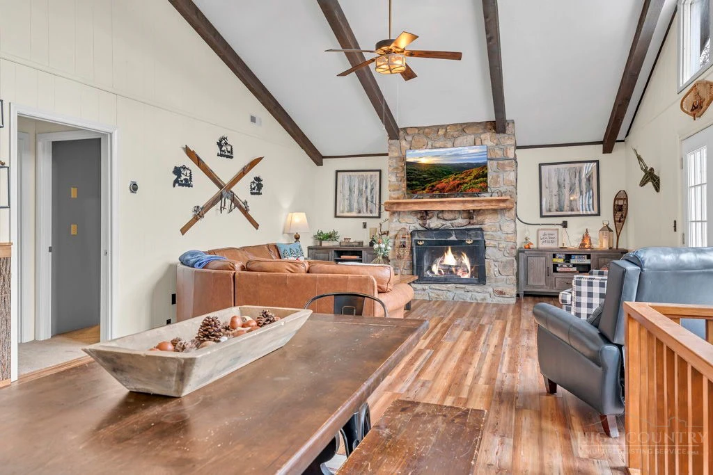 Image number 18 for the current listing
