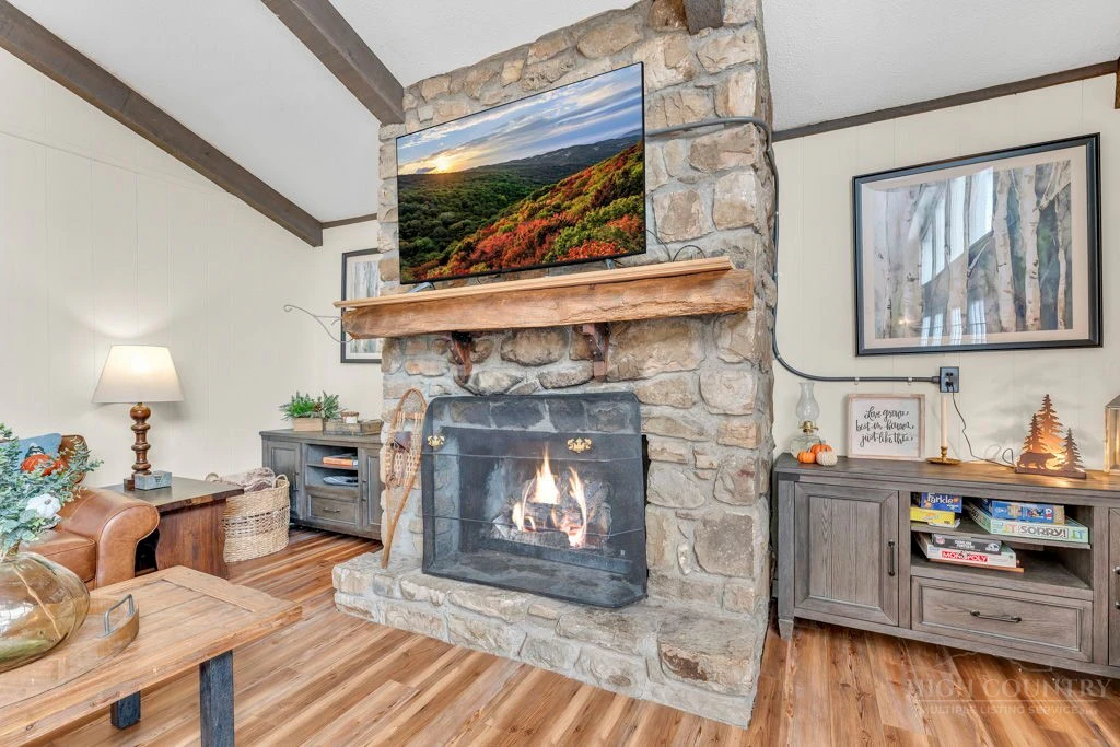 Image number 20 for the current listing