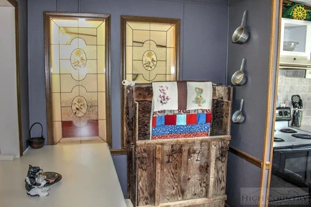 Image number 10 for the current listing