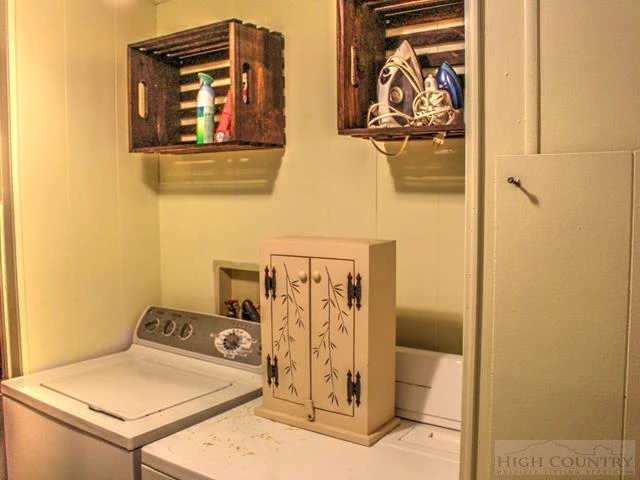 Image number 3 for the current listing