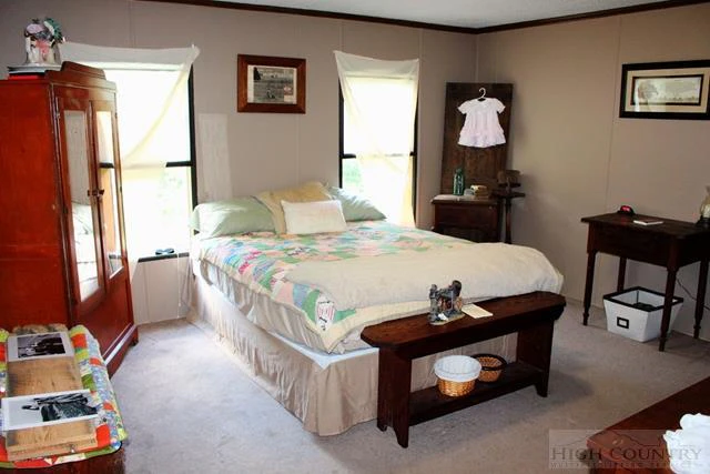 Image number 4 for the current listing