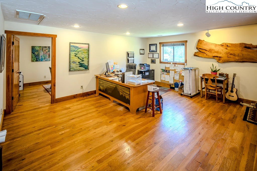 Image number 12 for the current listing