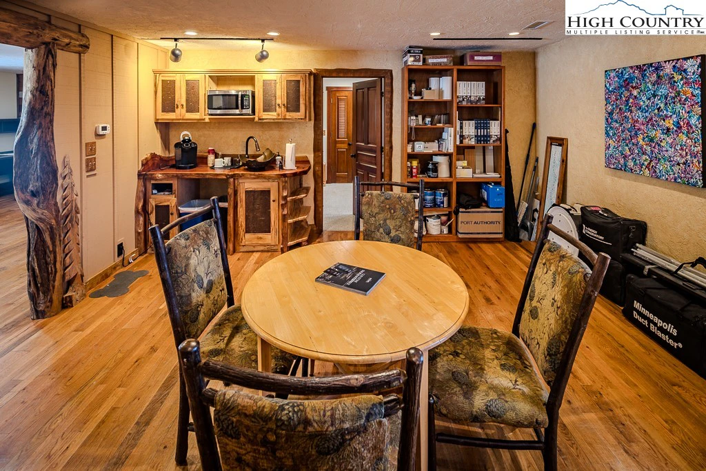 Image number 5 for the current listing